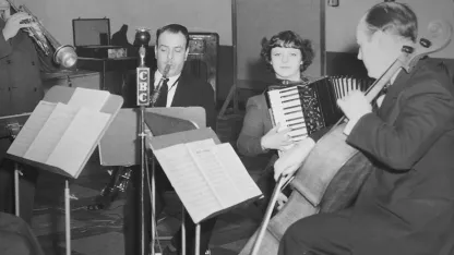 Photo d'archive de musiciens lisant une partition